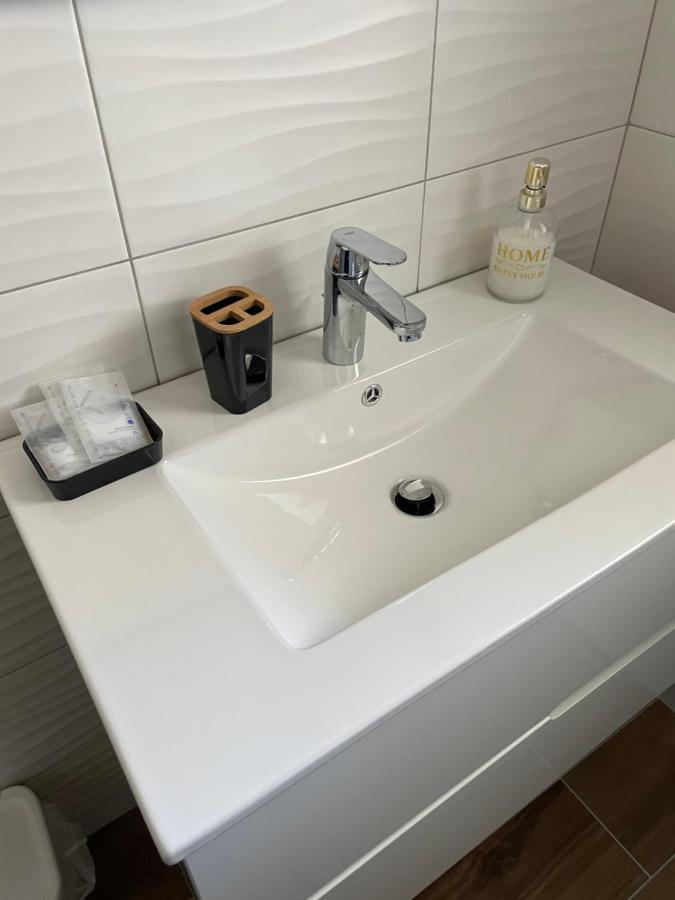 Apartamento Dolcecasaleogiu Con Parcheggio Coperto Gratuito Vitinia Exterior foto